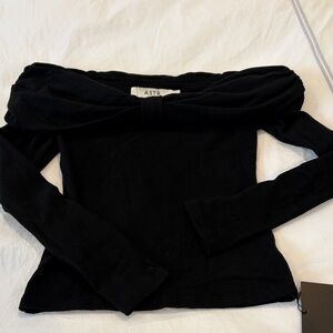 Astr The Label Sansa Gathered Off-Shoulder Top